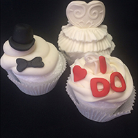 Bride & Groom Cupcakes