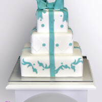 Heather Cake Stand with Cake