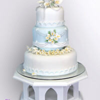 Selma Cake Stand w/Cake